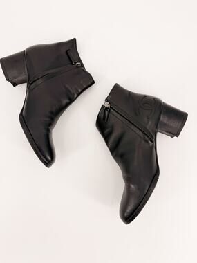 Chanel Black Leather CC Logo Low Block Heel Ankle Boots Booties Size 40 EU 9.5